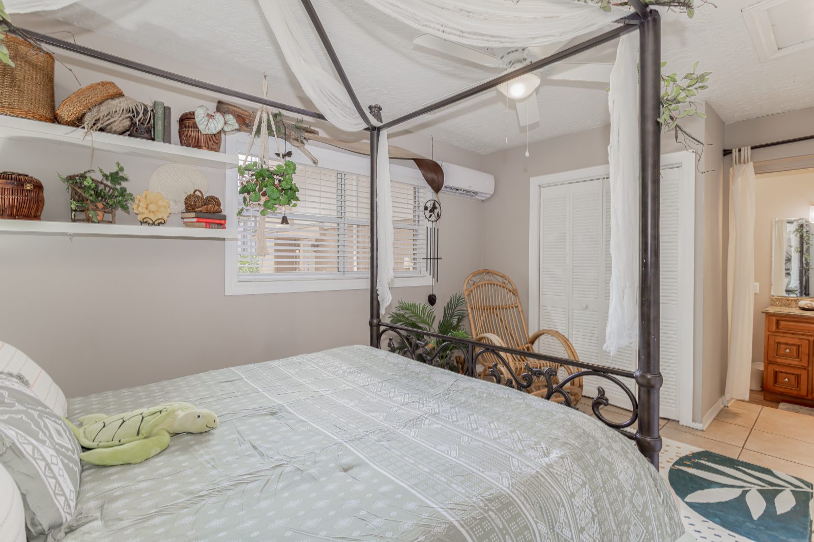 Wake to soft light beside the en-suite and cozy reading nook.