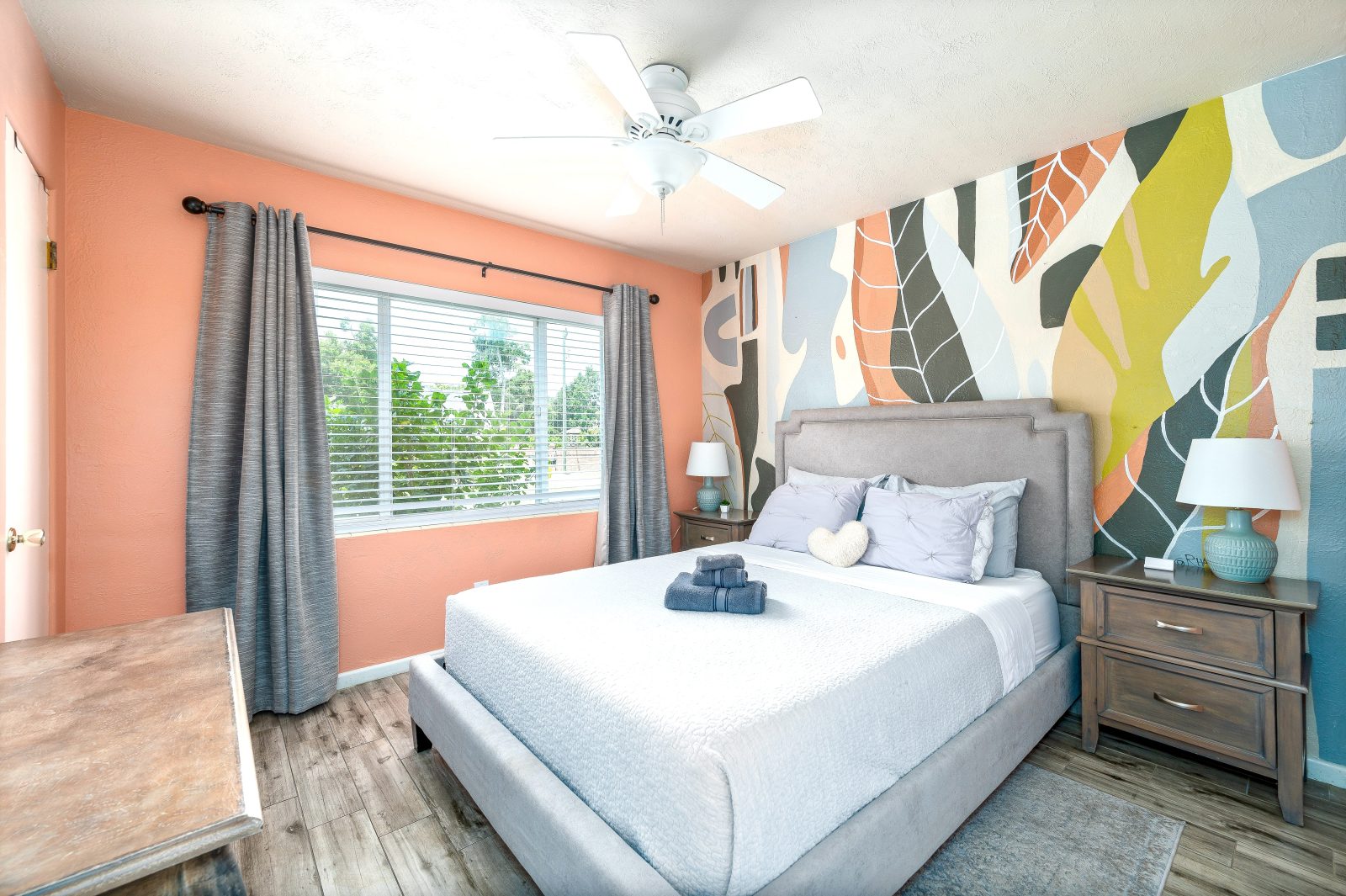 Coastal-cool dreams in the mural bedroom