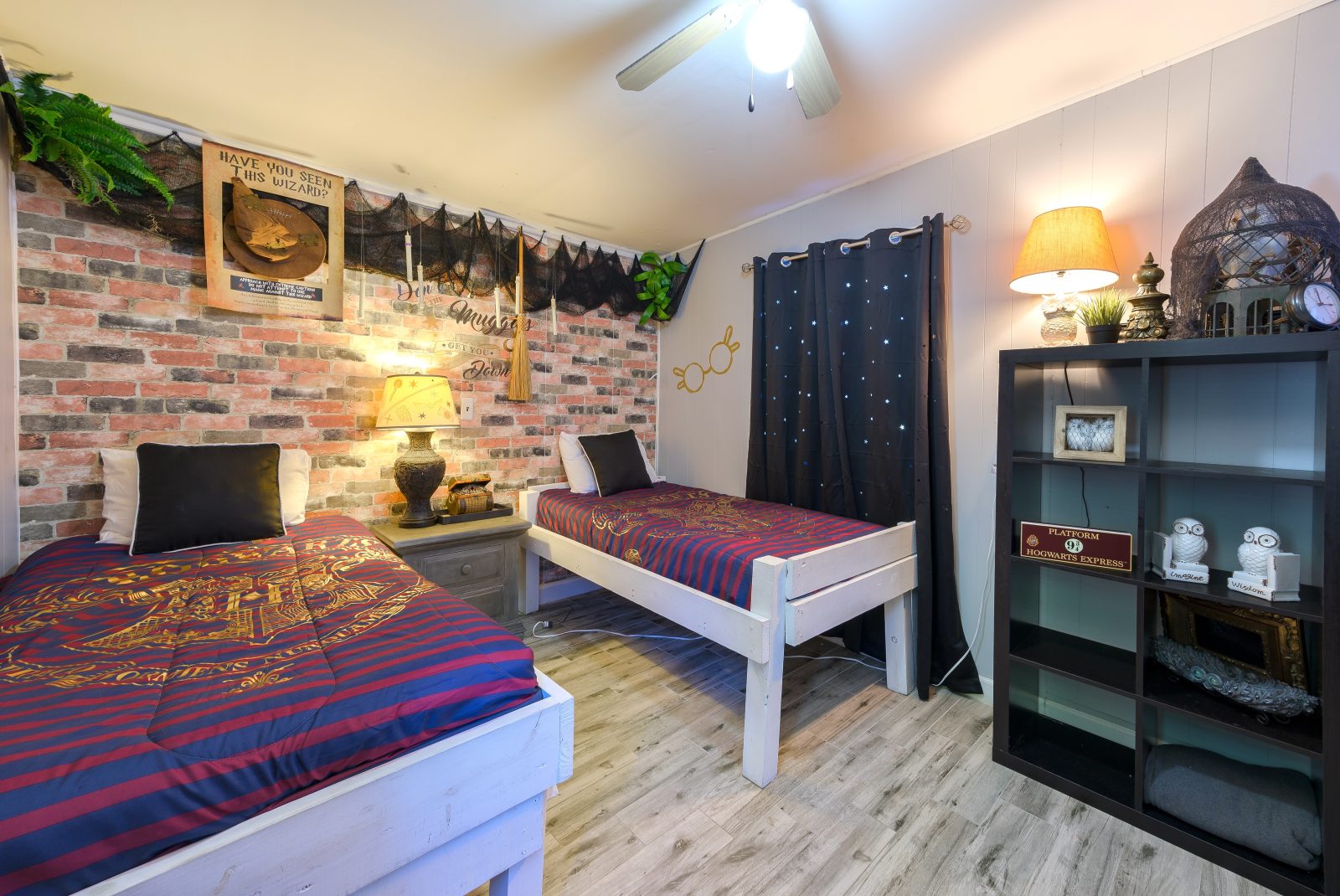 A magical twin room for little wizards