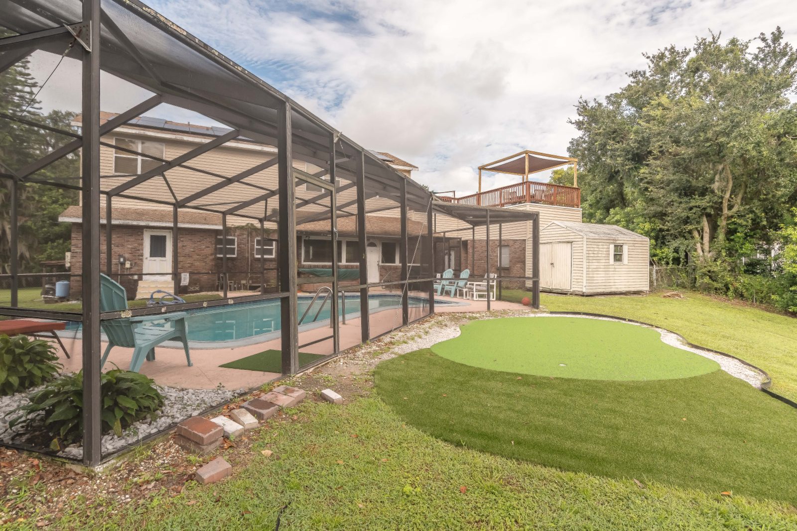 Pool, putting green, and room to play