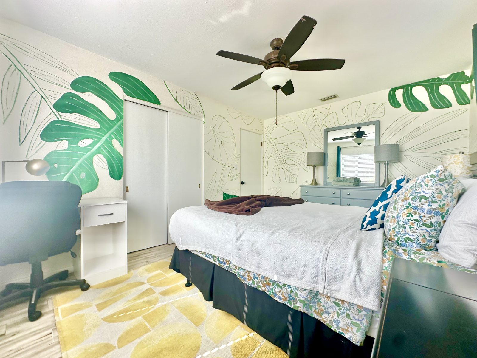 Lush palm-painted walls for tropical rest