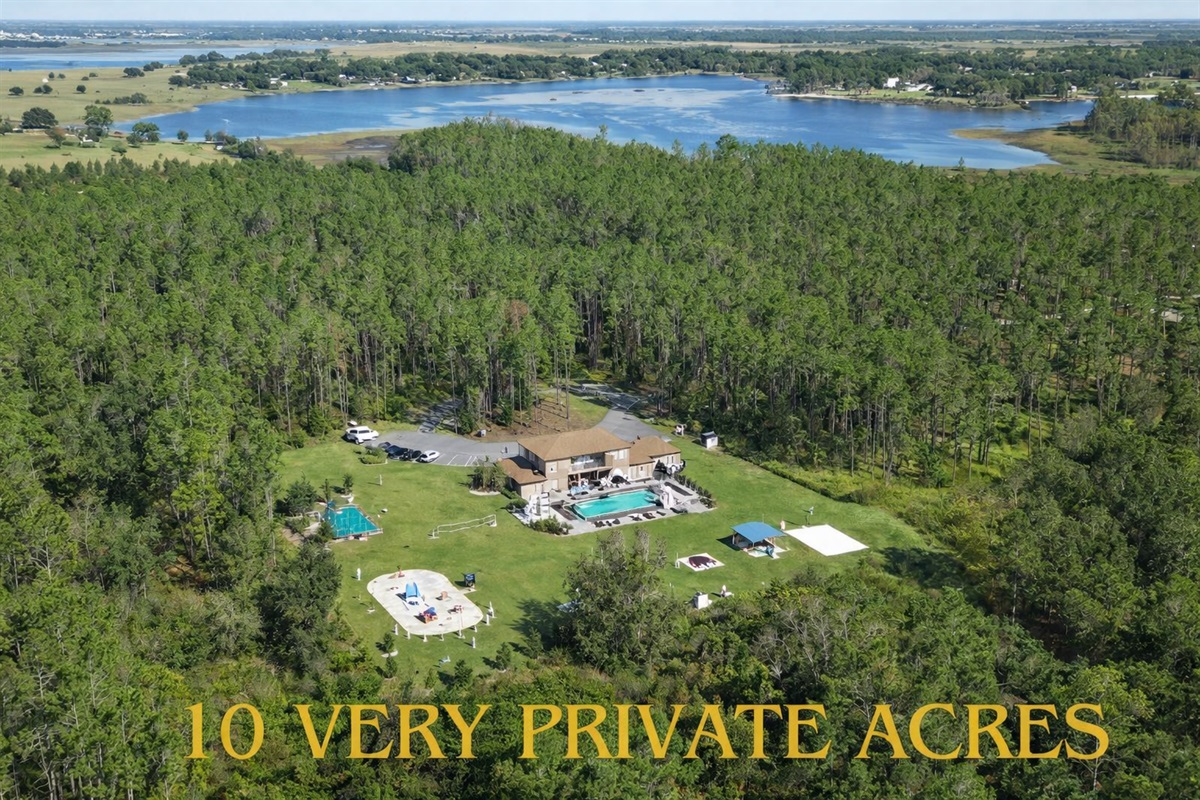 Total privacy on 10 gated acres.