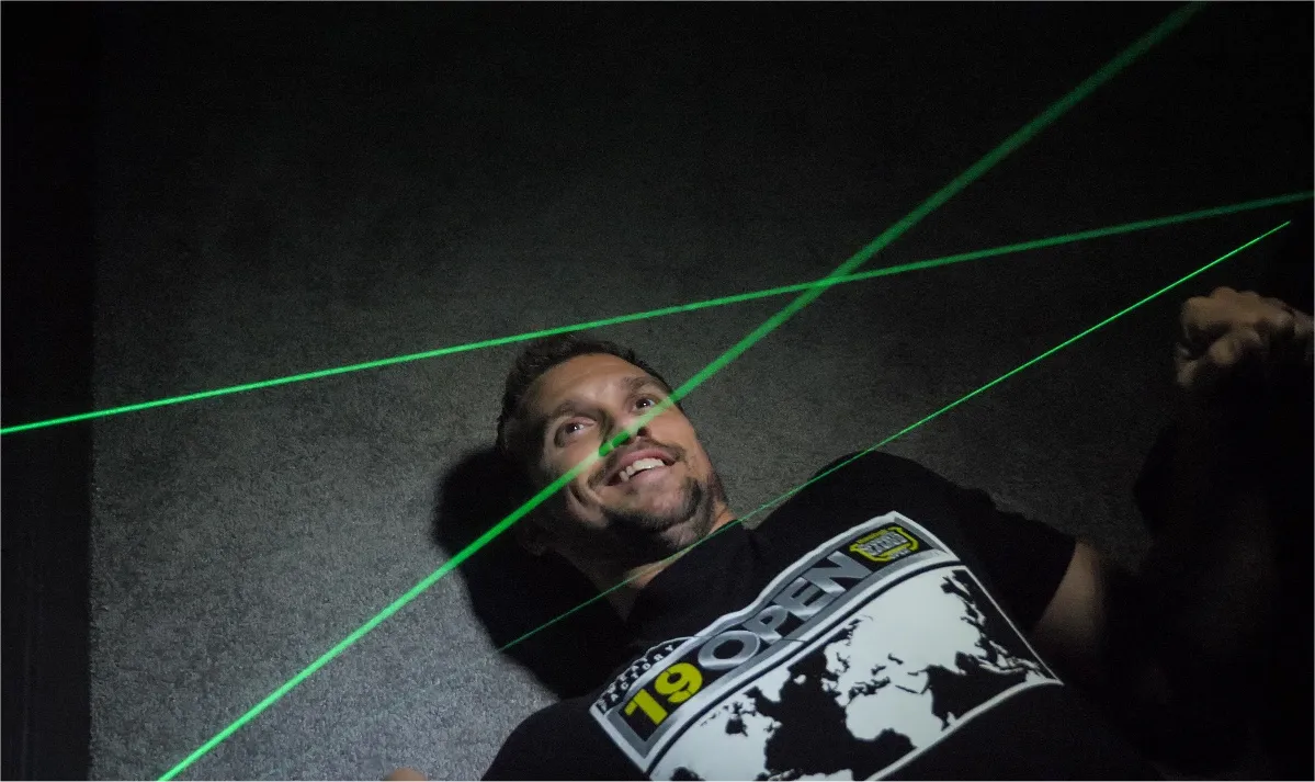The score clock counts up; each touched laser costs 30 points.