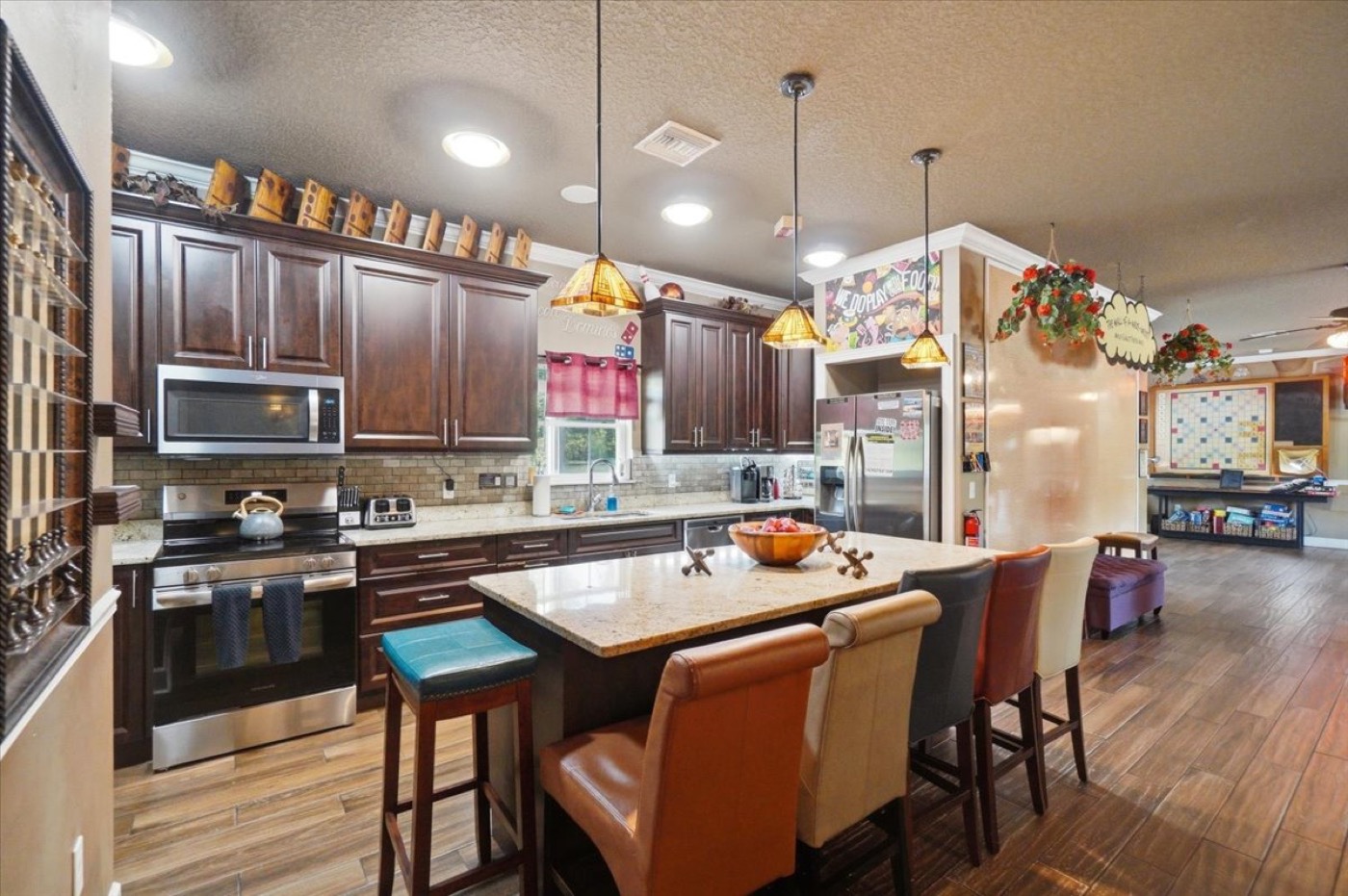 The kitchen, another angle.