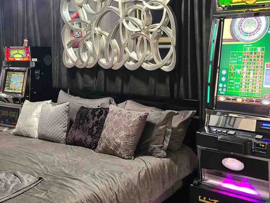 Vegas-style machines, zero losses.