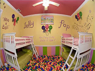 The Lollipop Bedroom and Ballpit at Sweet Escape